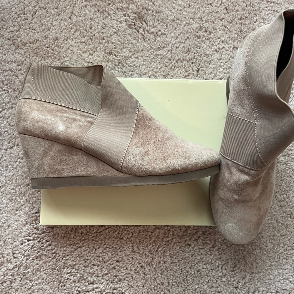 Nearly new Gentle Soul comfort boots. Suede. Women’s 11